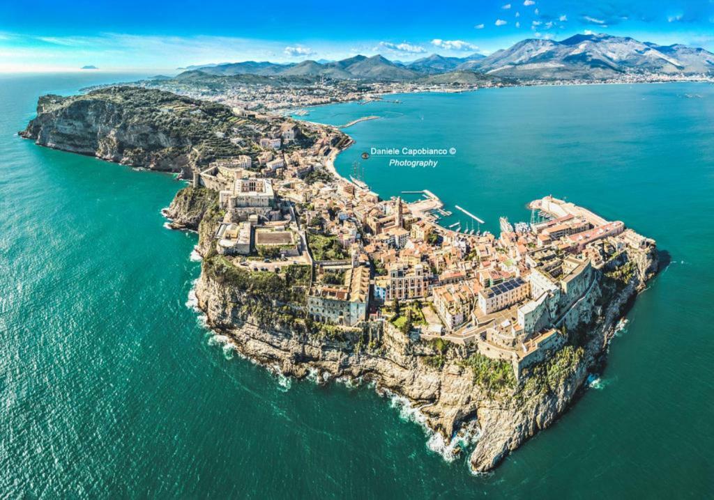 Medieval Flat Lägenhet Gaeta Exteriör bild
